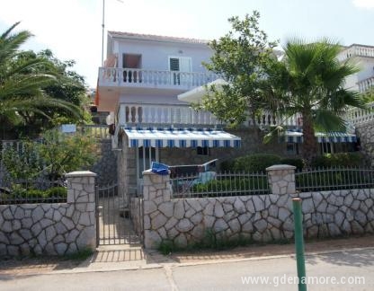 Apartmani Đurđenović, privatni smeštaj u mestu Kra&scaron;ići, Crna Gora - kuća